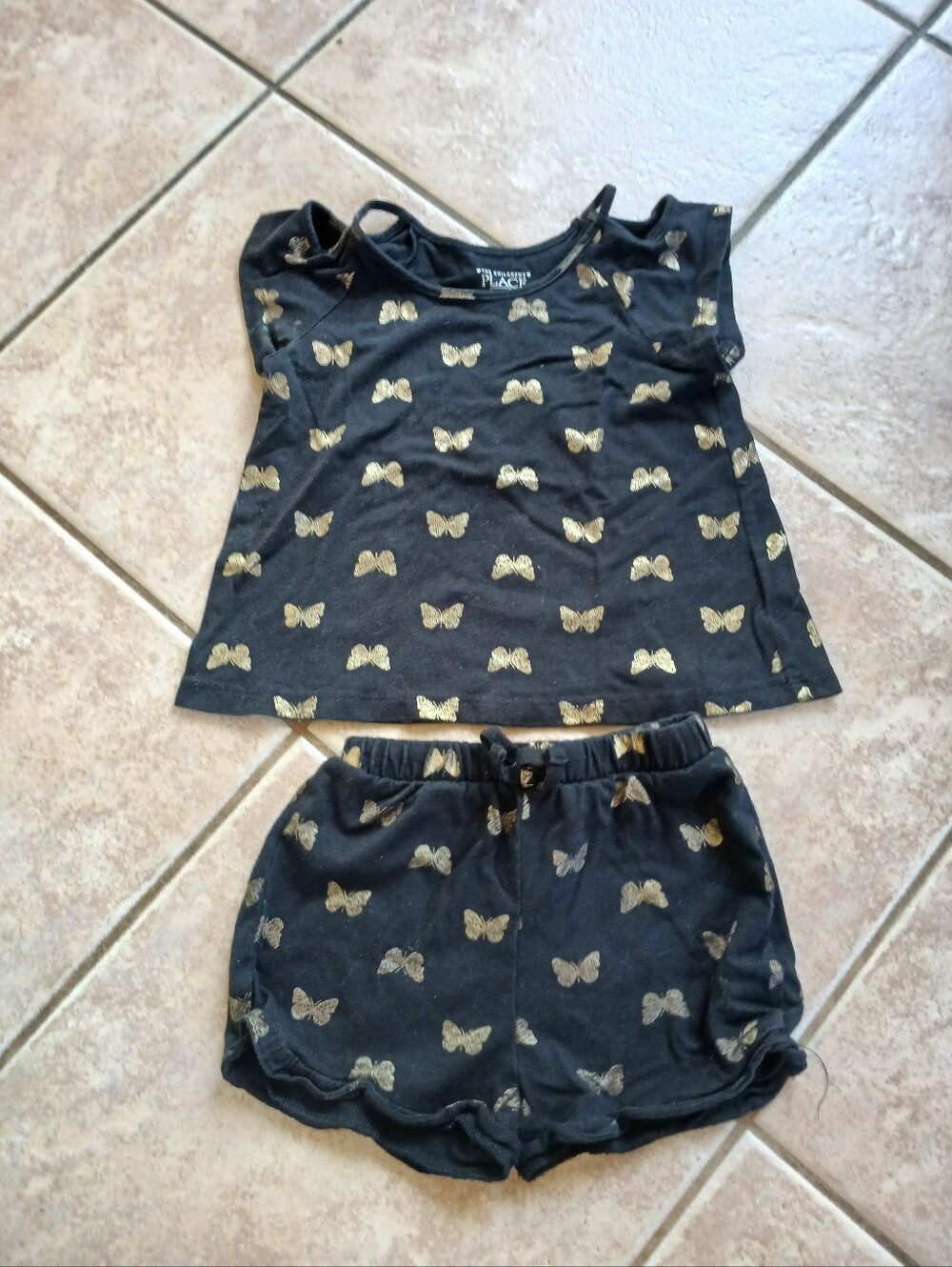 Size 3T 2 Piece Summer Outfit With Butterfly Design